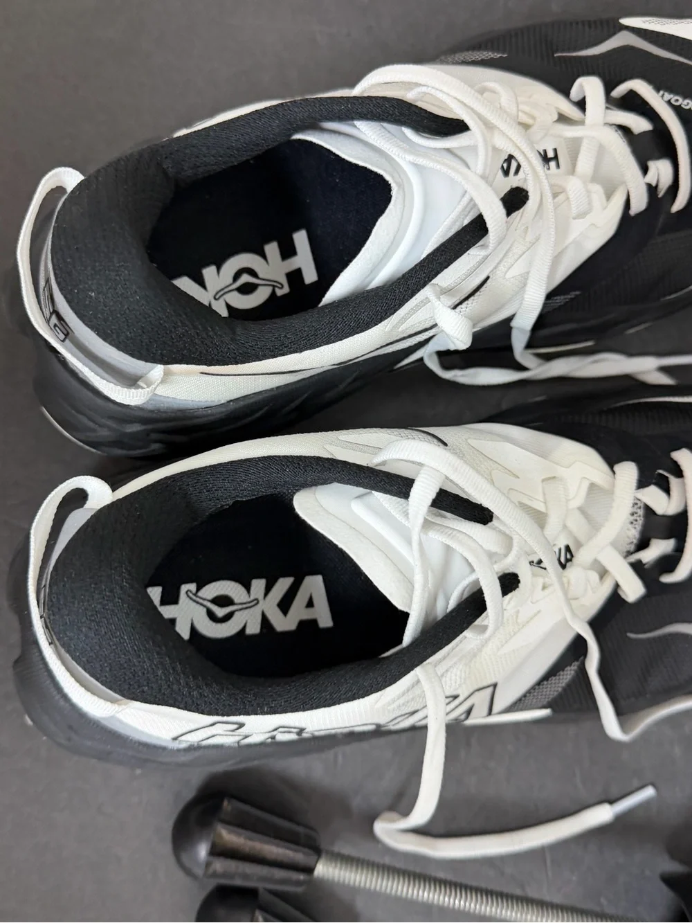 NEW Hoka Speedgoat 7 Wide Men's Size 10 2E Running Shoes 1171930/BWHT